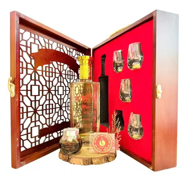 Rượu sâm ngọc linh (1)